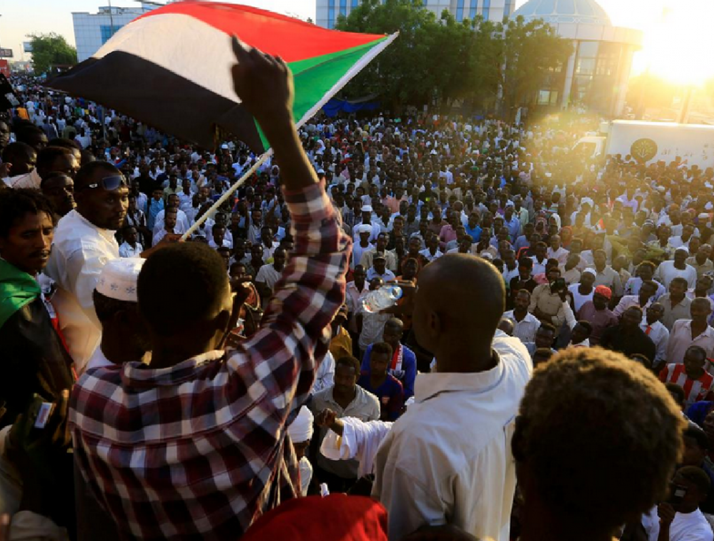 هل التهمت حرب السودان أهداف ثورة ديسمبر وما مصير شعاراتها؟