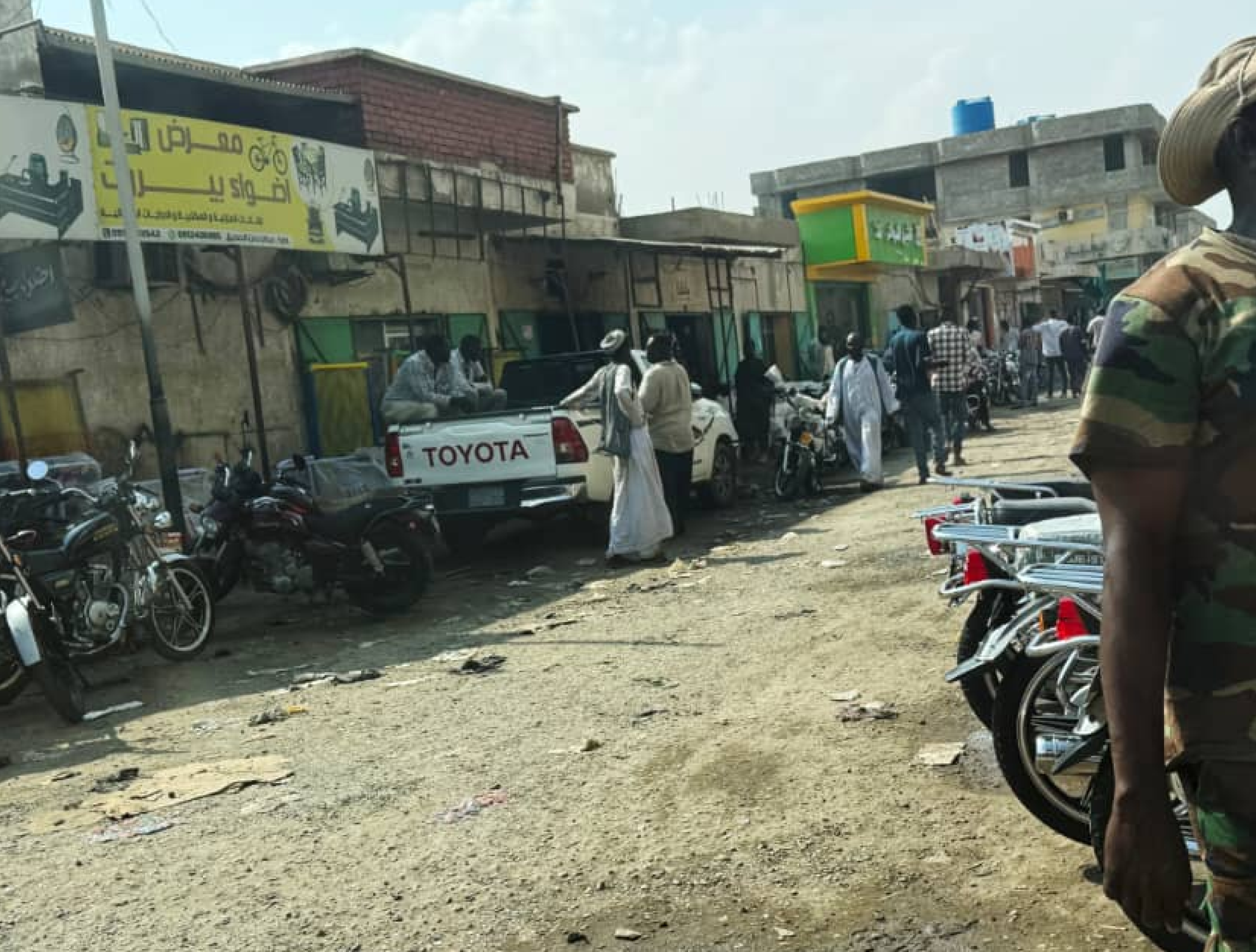 فوضى في أطراف الخرطوم... مجموعات بالزي العسكري تروع السكان