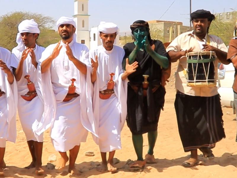 الرقص الشعبي... اليمنيون يحكون تاريخهم بالأجساد | اندبندنت عربية