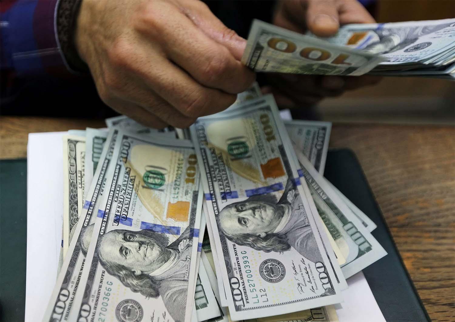 ارتفاع الدولار الأمريكي وسط مخاوف التضخم وتوقعات الفائدة
