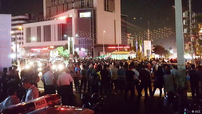 متظاهرون في طهران (دي دبليو).jpg