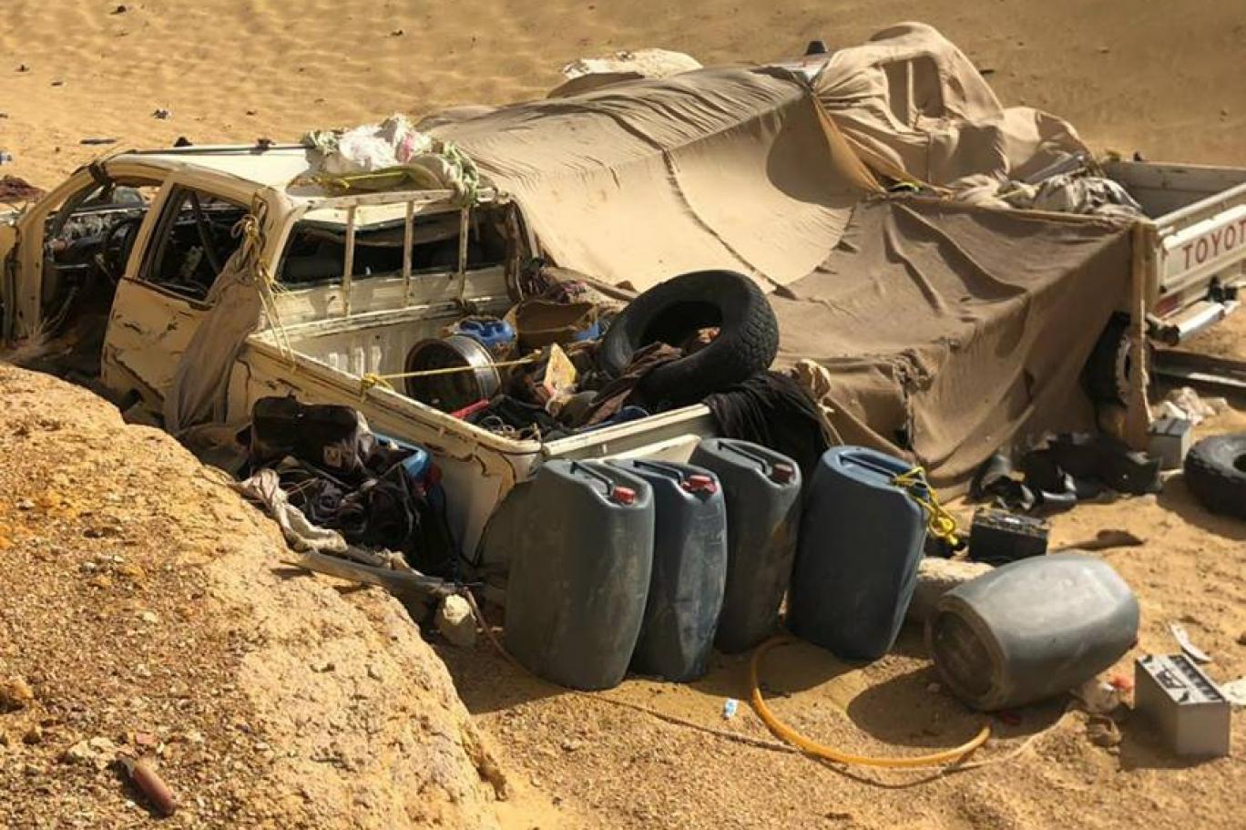 صورة نشرها المتحدث العسكري باسم الجيش المصري على صفحته على فيسبوك بعد العملية التي أدت إلى مقتل 8 إرهابيين في الصحراء الغربية