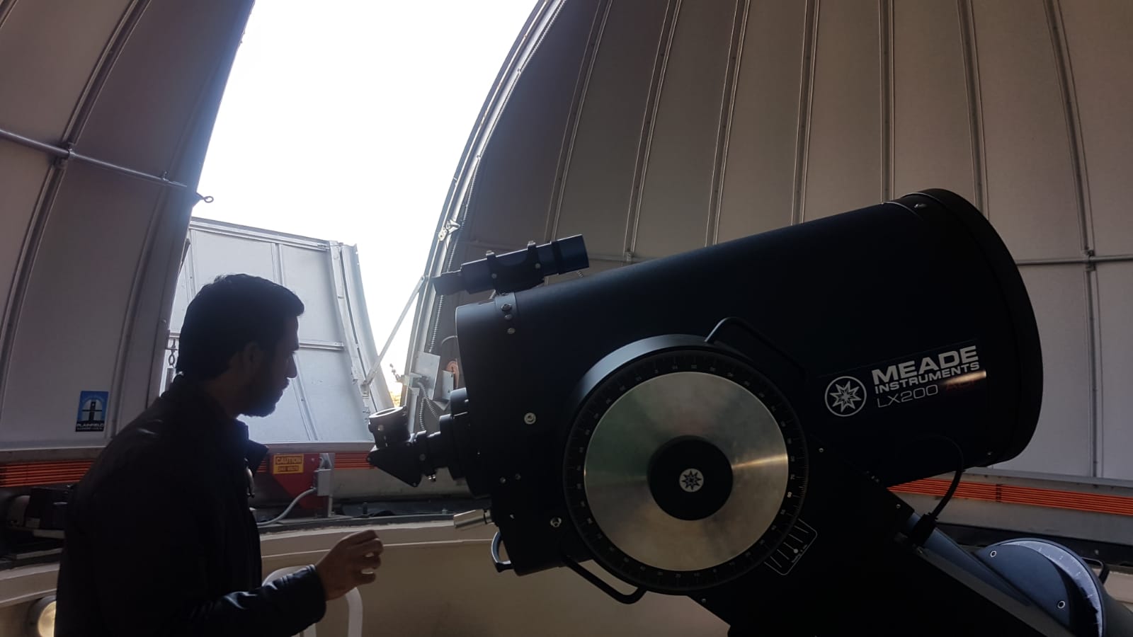 يضمّ المرصد الفلكي تلسكوباً من نوع 16 إنشاً هو الأكبر والأكثر تطوراً في فلسطين (إندبندنت عربية)