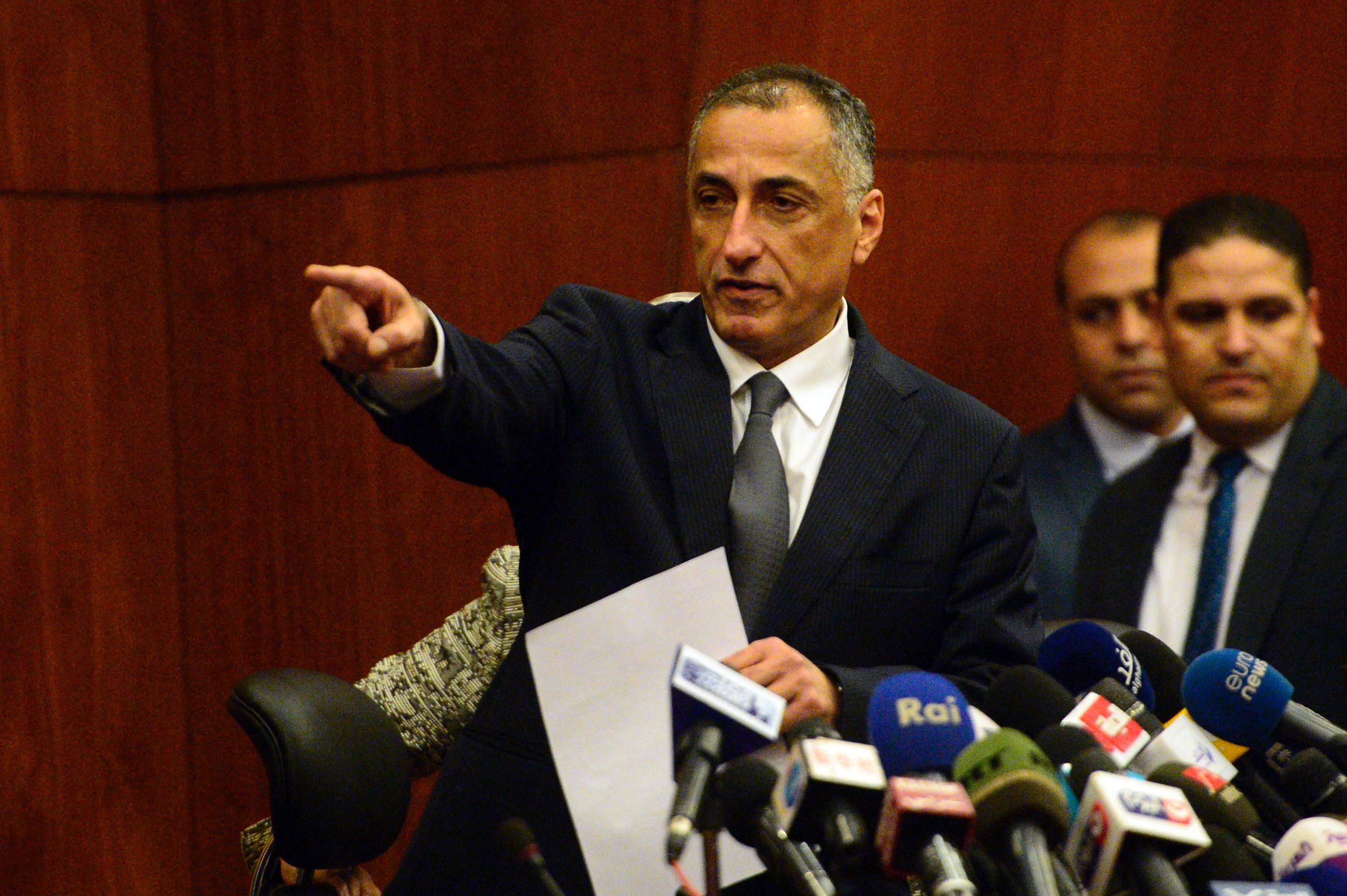 طارق عامر، محافظ البنك المركزي المصري، يتحدث خلال مؤتمر صحفي في القاهرة يوم 3 نوفمبر/ تشرين ثاني 2016 (أ.ف.ب)