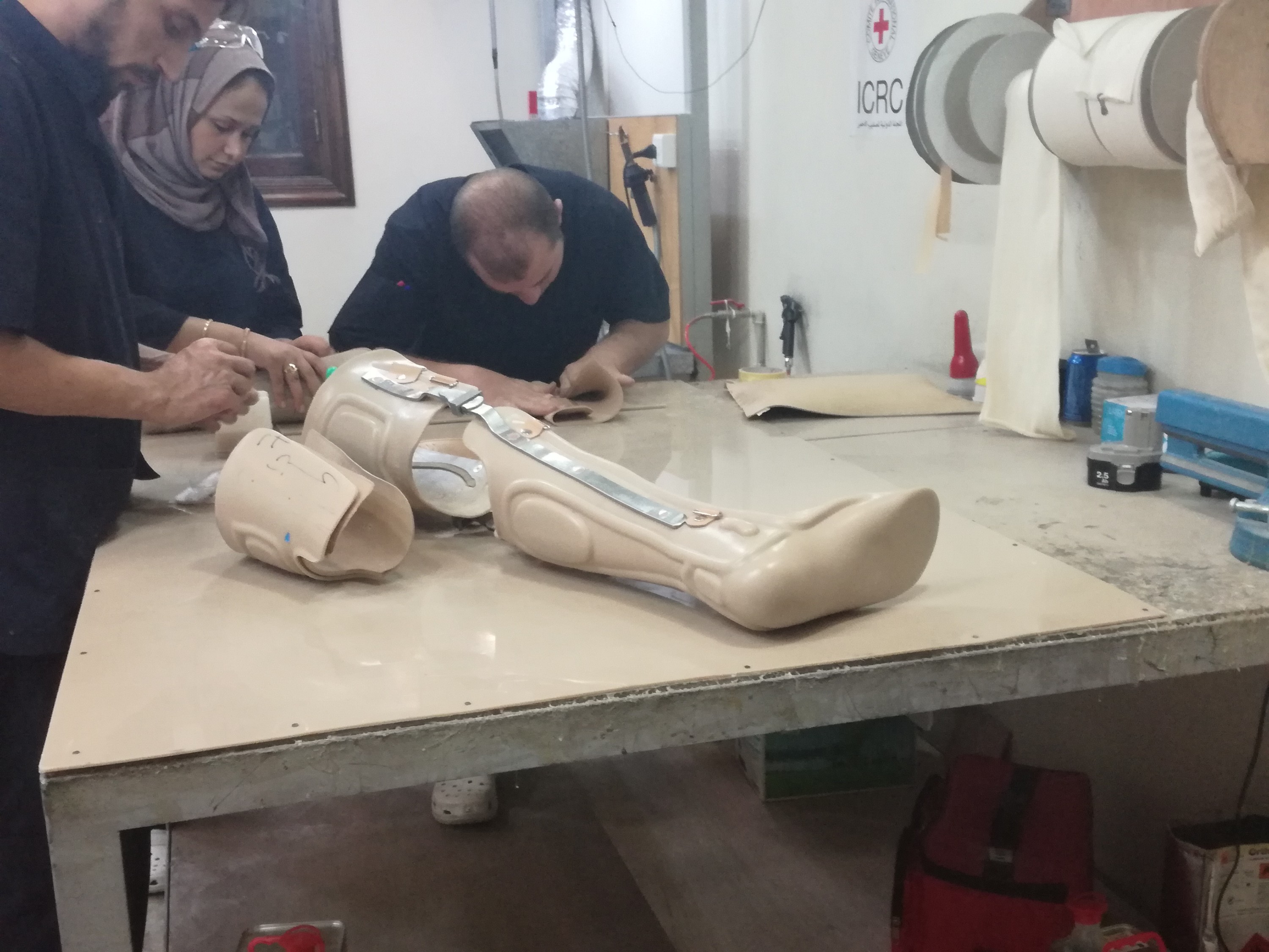 مركز التأهيل البدني لذوي الاعاقة التابع للجنة الدولية للصليب الأحمر في سوريا (اندبندنت عربية)