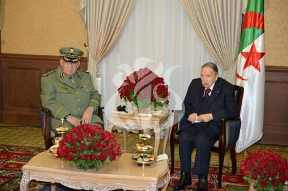 بوتفليقة يستقبل قايد صالح.jpg