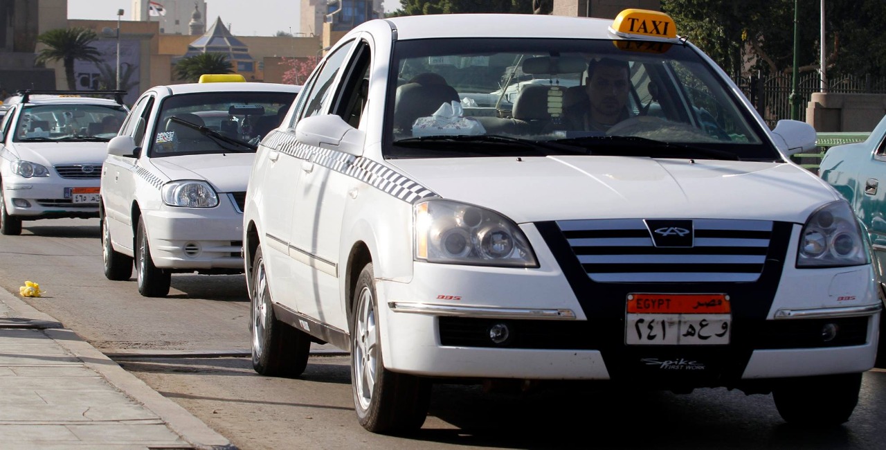 آلات التنبيه يستخدمها بعض سائقي التاكسي لدرء الملل واليقطة في الأماكن المزدحمة. (رويترز)