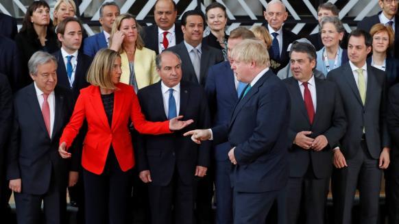 صورة أرشيفية للمشاركين في مؤتمر دعم سوريا ببروكسل. (رويترز)