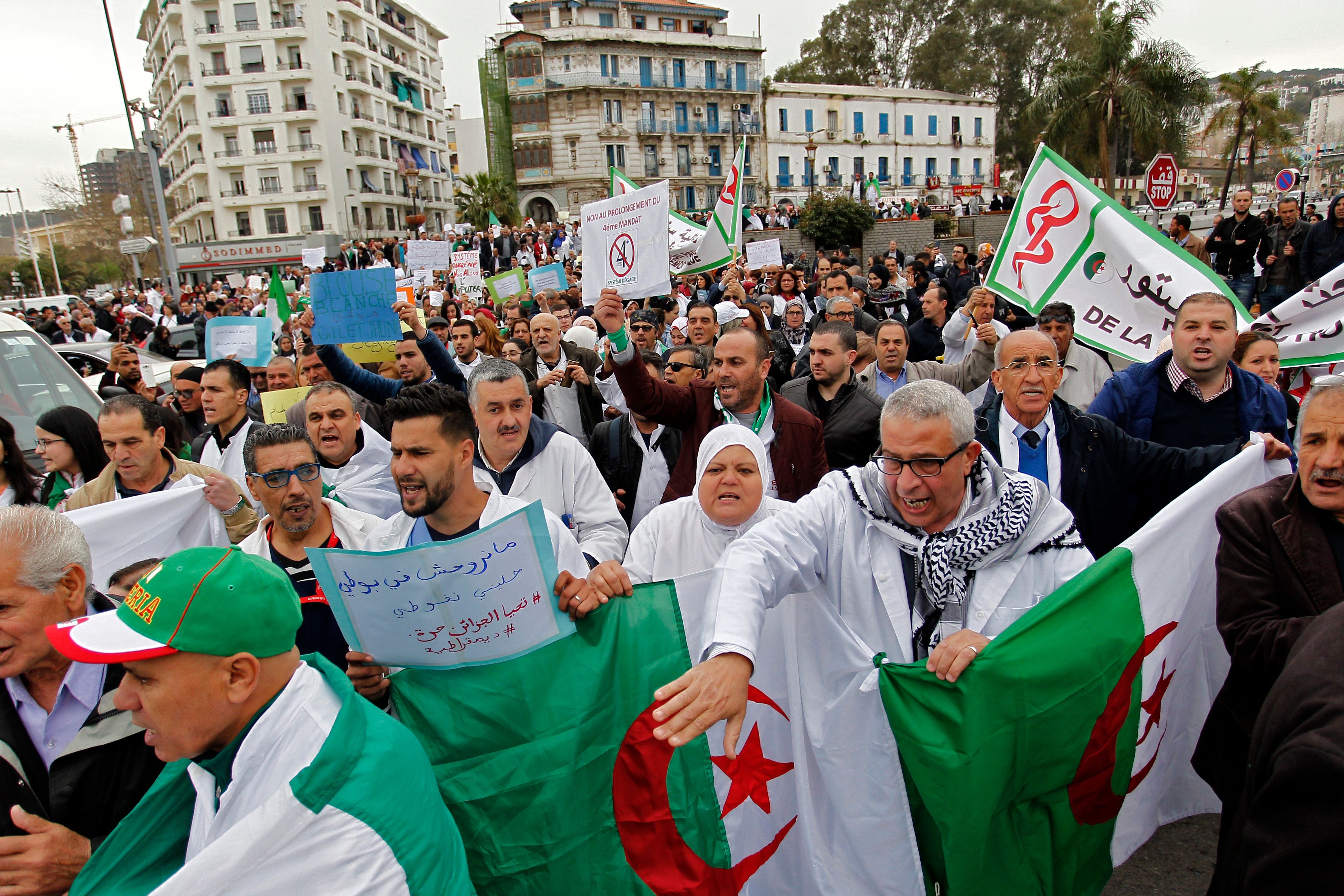 جزائريون أ.ف.ب.jpg