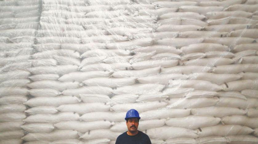 خطة مصر  لتطوير مصانع السكر القائمة يسهم بشكل كبير في تقليل الفجوة الاستهلاكية بين إنتاج واستهلاك السكر. (رويترز)