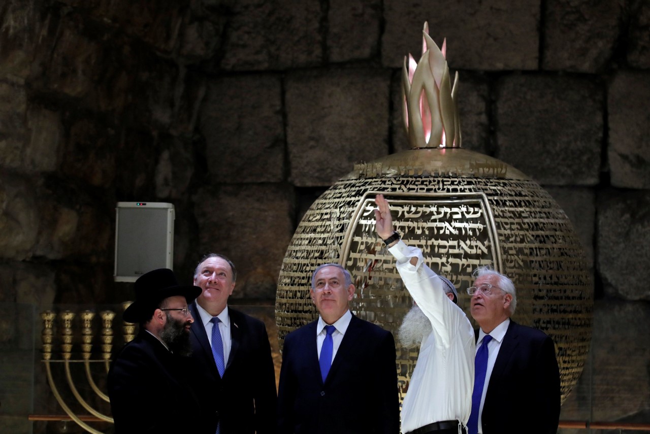 نتنياهو وبومبيو تحت المسجد الاقصى (الصورة من مكتب رئيس الحكومة الاسارائيلي)