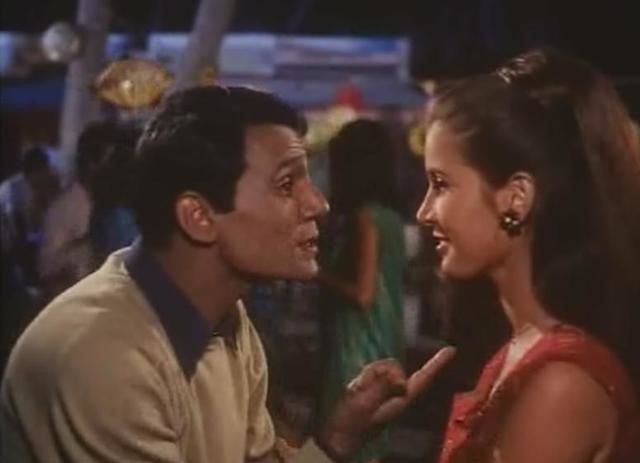 الفنانة ميرفت أمين والعندليب في مشهد من فيلم "أبي فوق الشجرة"، إنتاج 1969. (السينما.كوم)