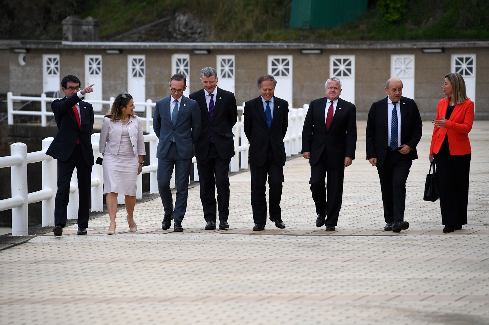 g7 2 afp.jpg