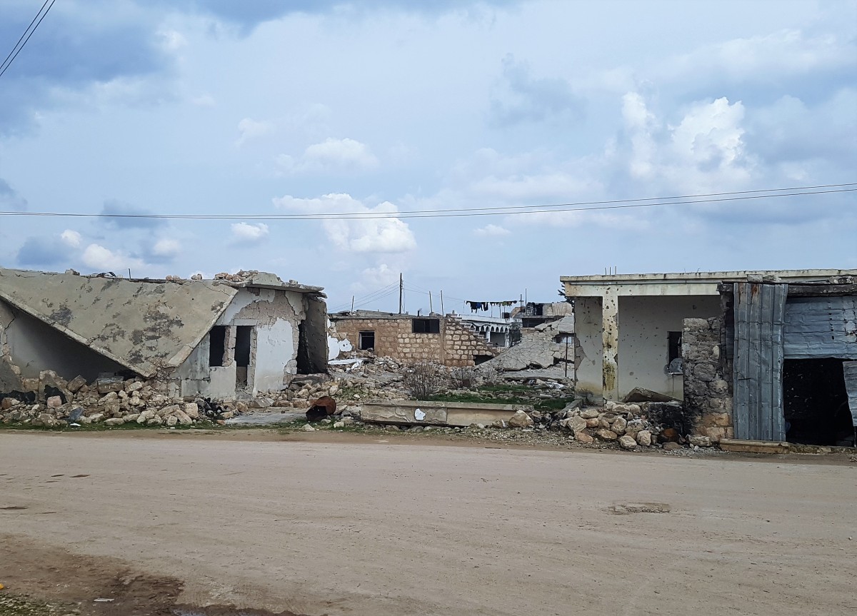 منازل مدمرة في منطقة الشهباء بسبب الصراع بين المعارضة والحكومة السورية (اندبندنت عربية)