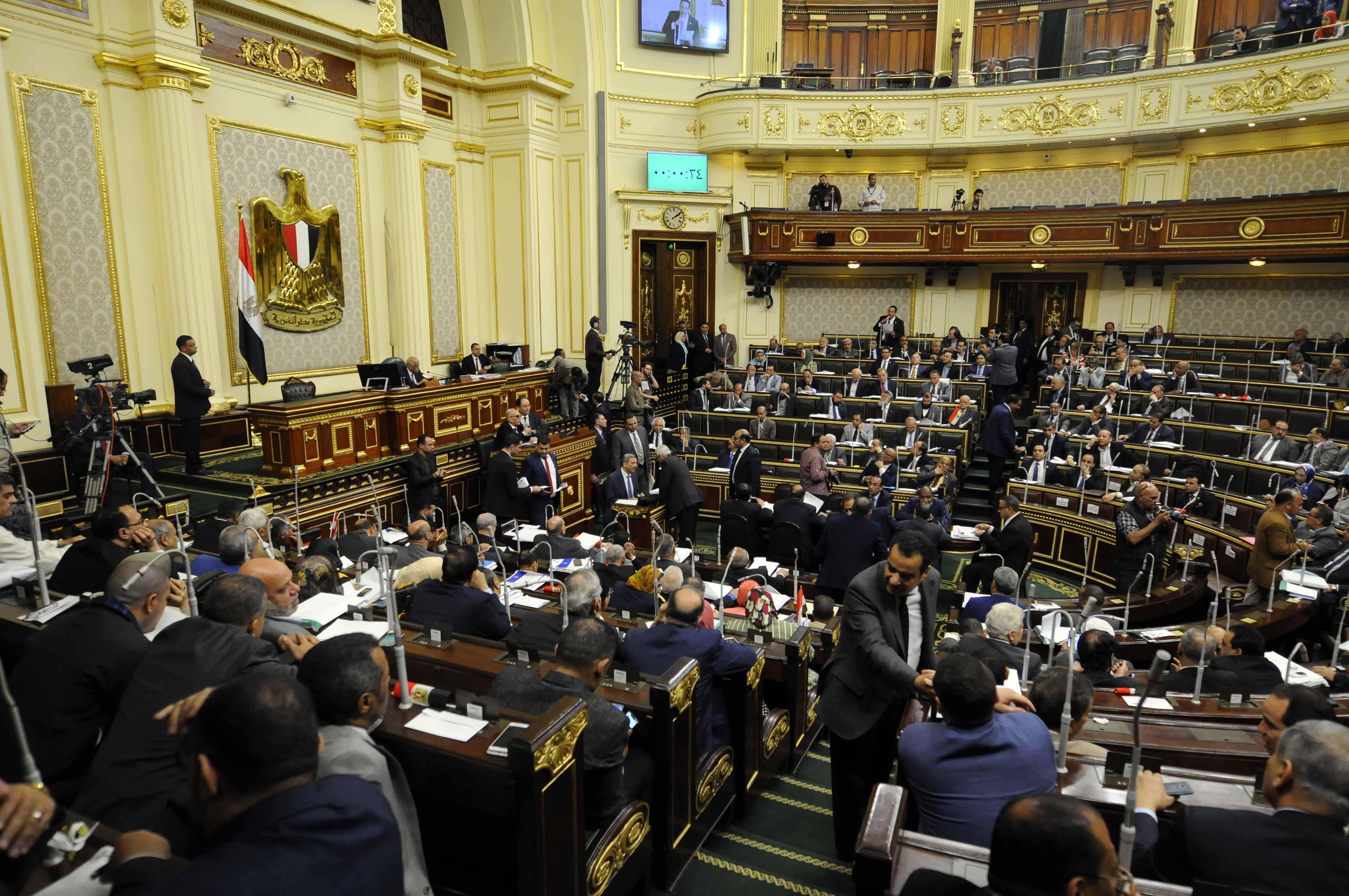 نواب البرلمان المصري أثناء جلسة التصويت على التعديلات الدستورية (خاص إندبندنت عربية)