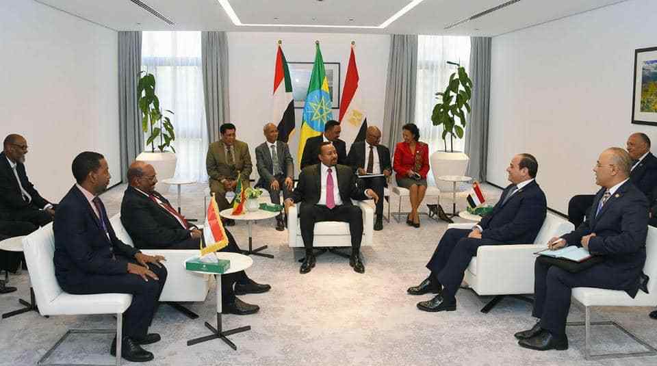  آخر قمة جمعت بين الرؤساء عبد الفتاح السيسي والبشير وآبي أحمد. فبراير 2019 (الحساب الرسمي للرئيس المصري على فيسبوك)