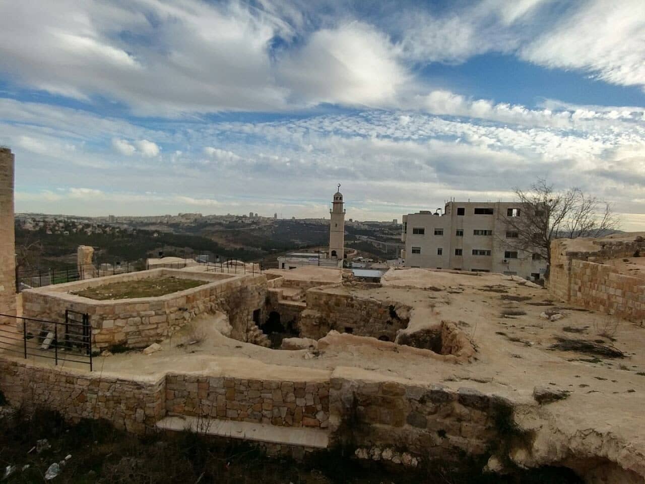 الحارة القديمة في بلدة بيت إكسا (اندبندنت عربية)