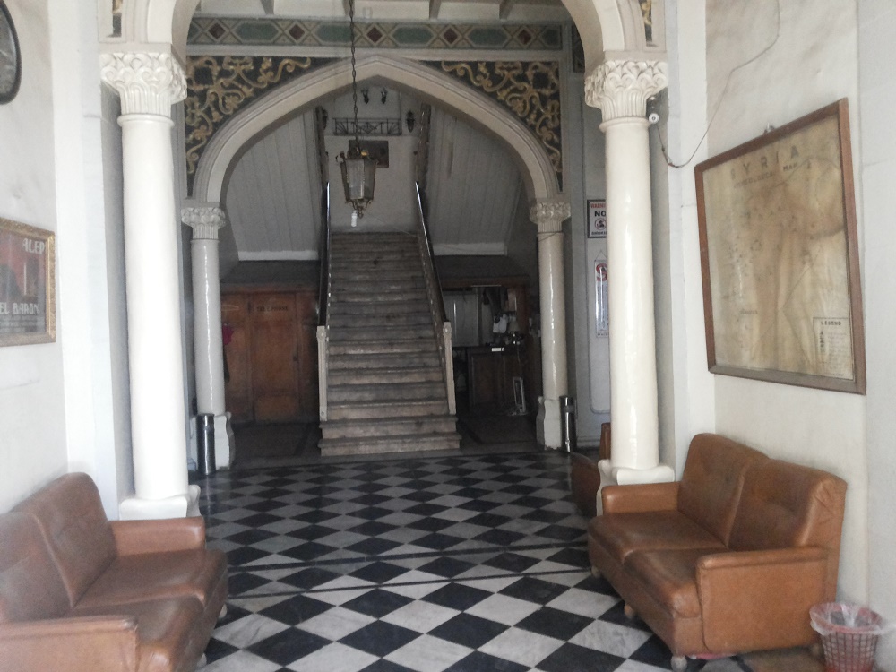 من الداخل.jpg