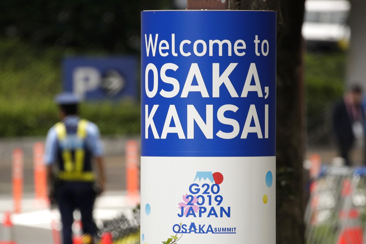 لافتة ترحيب فى أوساكا غرب اليابان بضيوف قمة العشرين - أ ب.jpg