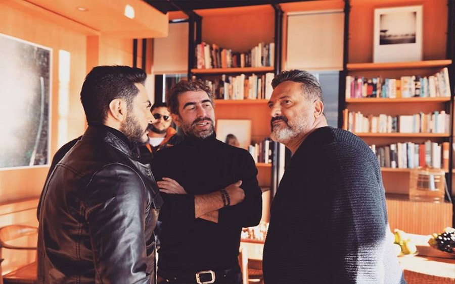 سعيد الماروق مع تامر حسني وخالد الصاوي في كواليس فيلم الفلوس.jpg