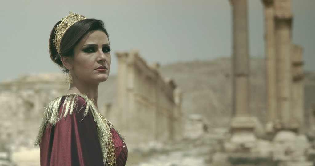 لقطة من فيلم دم النخل تظهر الممثلة مجد نعيم في دور زنوبيا.jpg