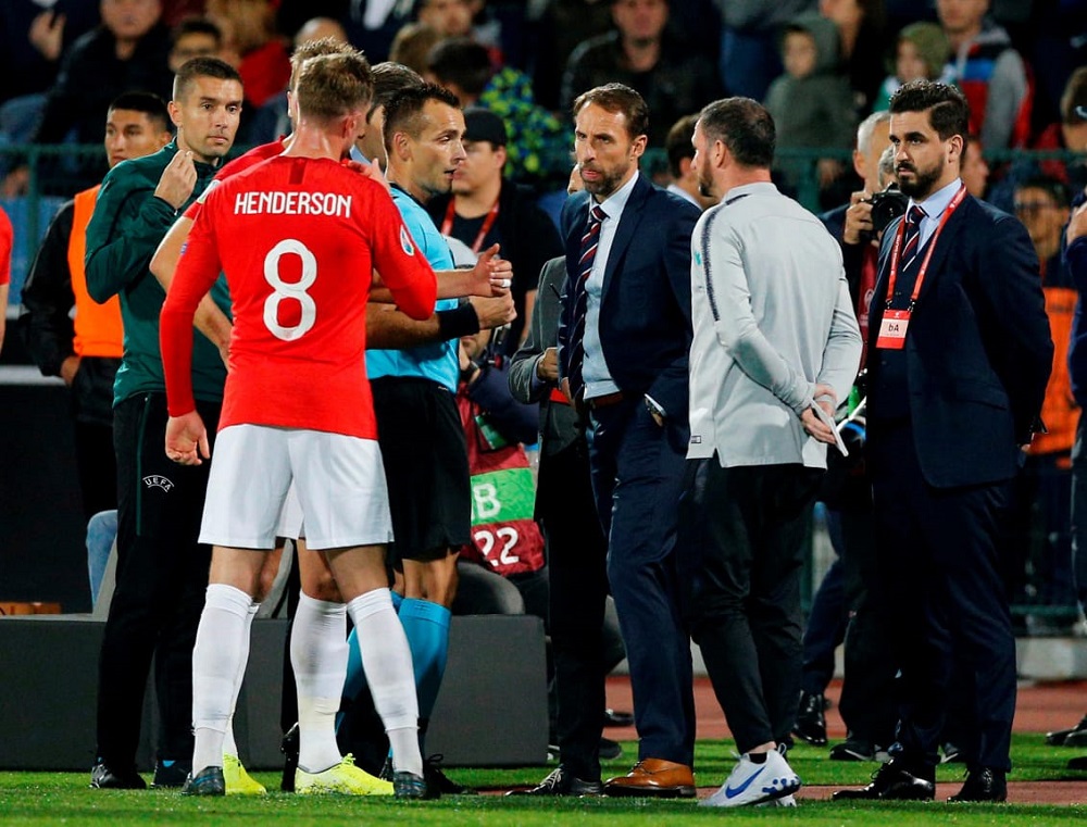 توقف مباراة بلغاريا وإنجلترا بسبب الهتافات العنصرية ضد لاعبي المنتخب الإنجليزي - رويترز.jpg