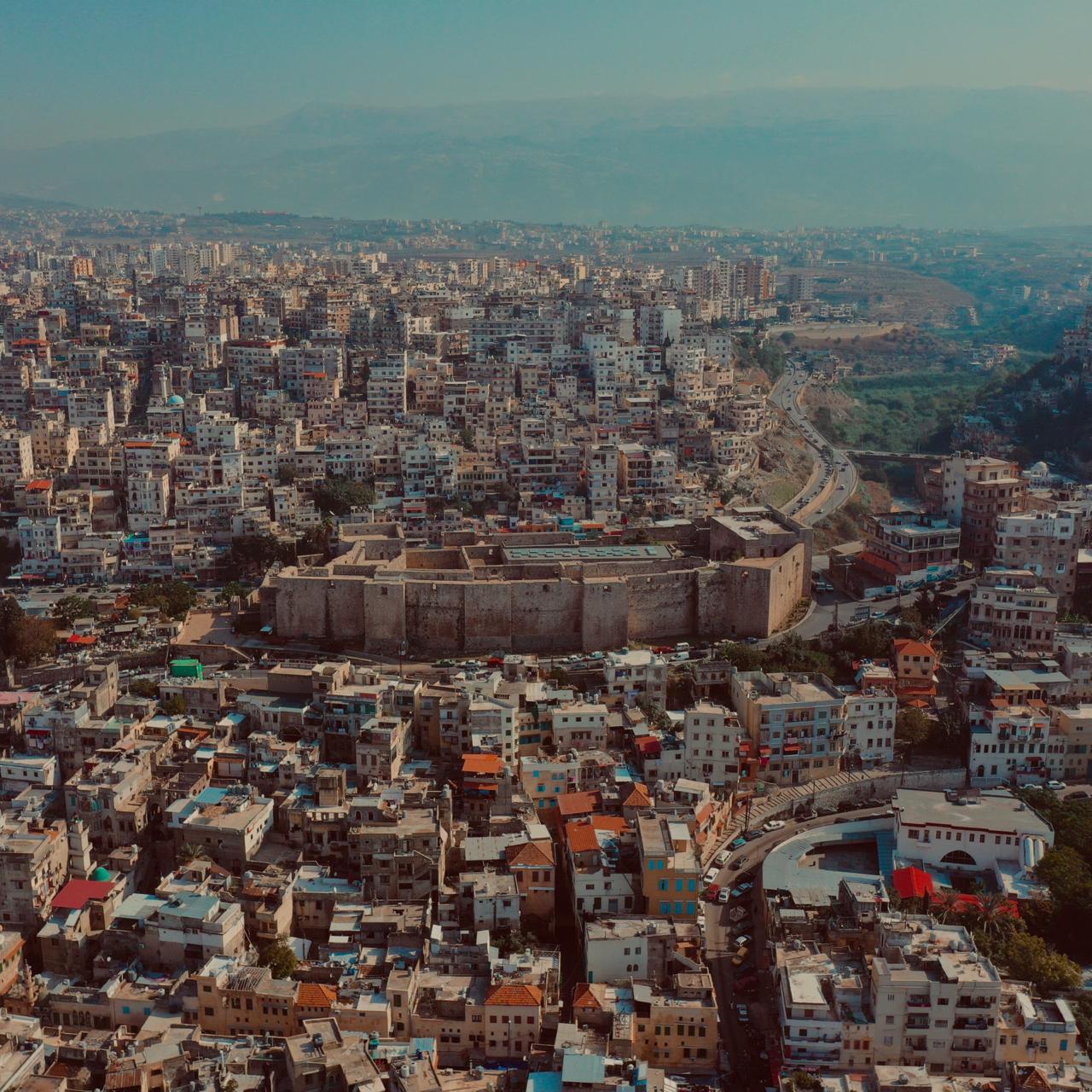 مدينة طرابلس بعد إزالة صور السياسيين (عمر العمادي)