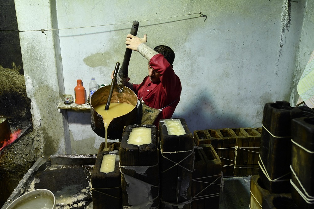 حلوى المولد في مصر... قصة عروسة وحصان توارثتها الأجيال | اندبندنت عربية