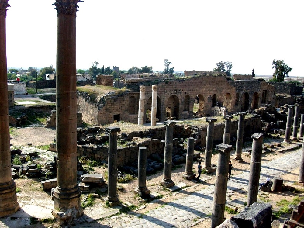 أعمدة الشارع الطويل  (اندبندنت (عربية.jpg