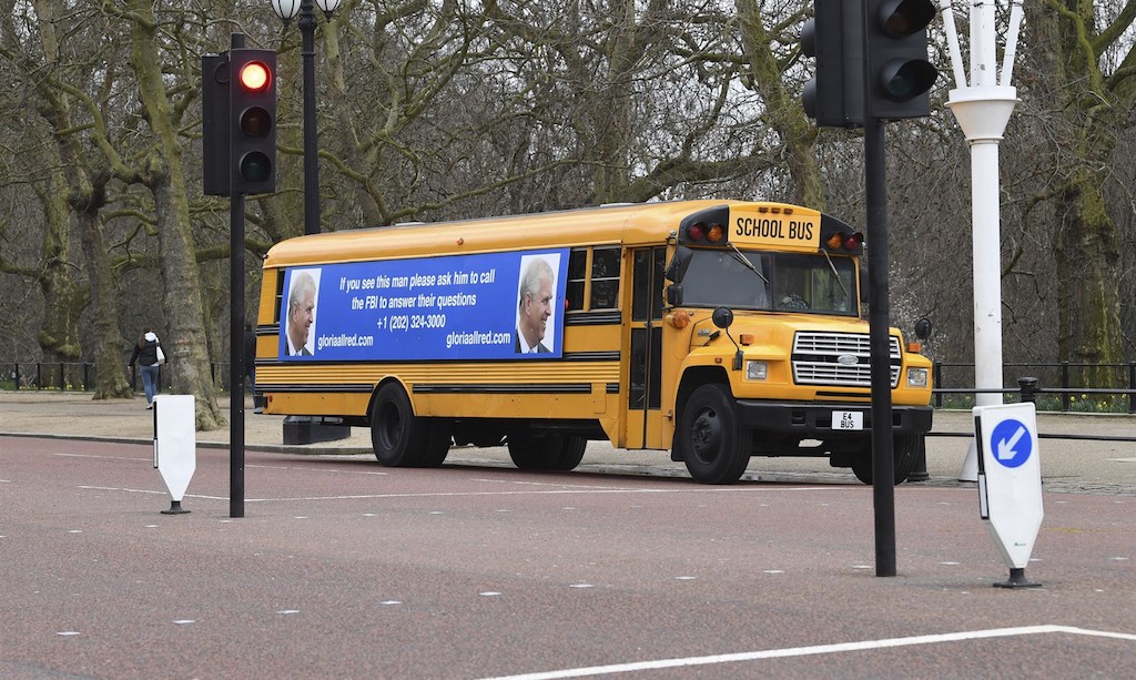 الشرطة منعت الباص من مواصلة جولته في وسط لندن (غيتي ) 