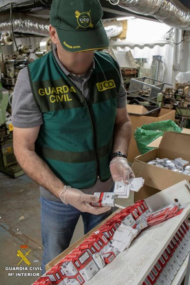 أنتج المعمل السري 3500 سيجارة في الساعة 