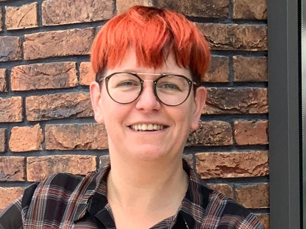 هولندية تطوعت لمساعدة قطاع الإسعاف في الصليب الأحمر (ماريكي فان وينجونغاردن ) 