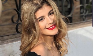 الكوميدية المغربية كوثر بامو.jpeg