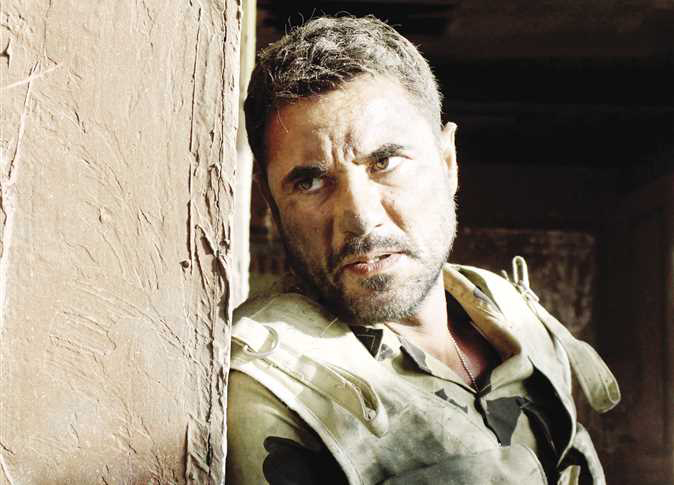 أحمد عز في مشهد من فيلم الممر.jpg