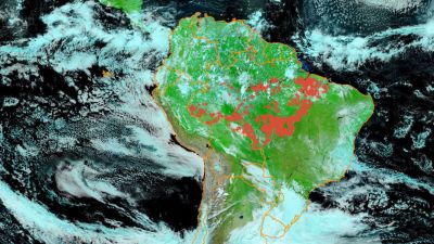 صورة وزعتها وكالة الفضاء البرازيلية تظهر مناطق الحرائق في غابات الأمازون (إينبي)