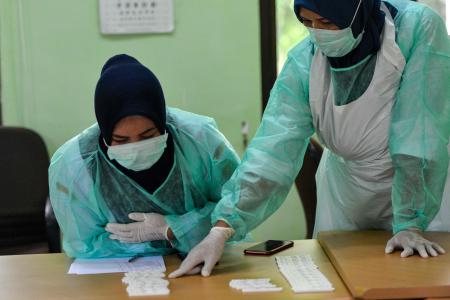 لا تزال دول العالم تسجل ارتفاع في عدد مصابي الفيروس التاجي (أ.ف.ب).jpg