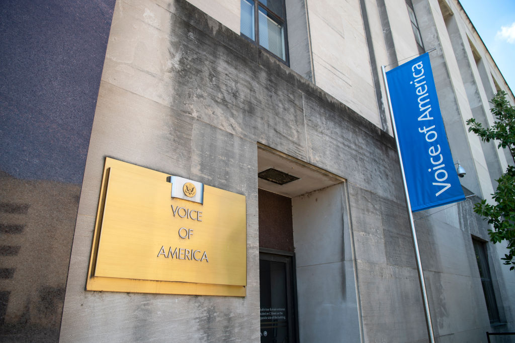 مقر إذاعة صوت أميركا في العاصمة واشنطن (غيتي) 
