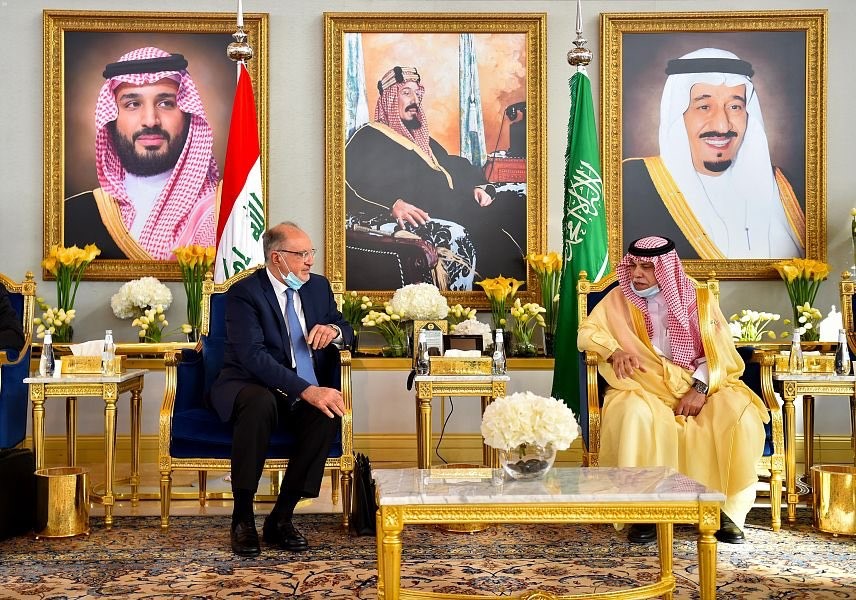 وزير الإعلام السعودي مع نائب رئيس الوزراء العراقي  (واس).jpg