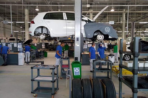مصنع تركيب علامة فولغسفاغن في محافظة غليزان.jpg