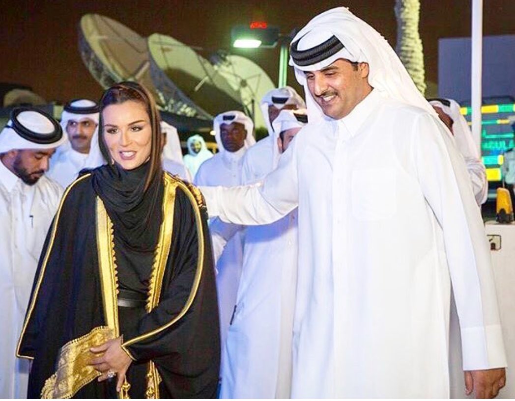 الشيخة موزة والأمير تميم نبأ.jpg