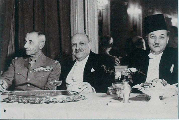 لجنرال كاترو  وأول رئيس للجمهورية بعد الاستقلال بشارة الخوري اول رئيس حكومة رياض الصلحا.gif