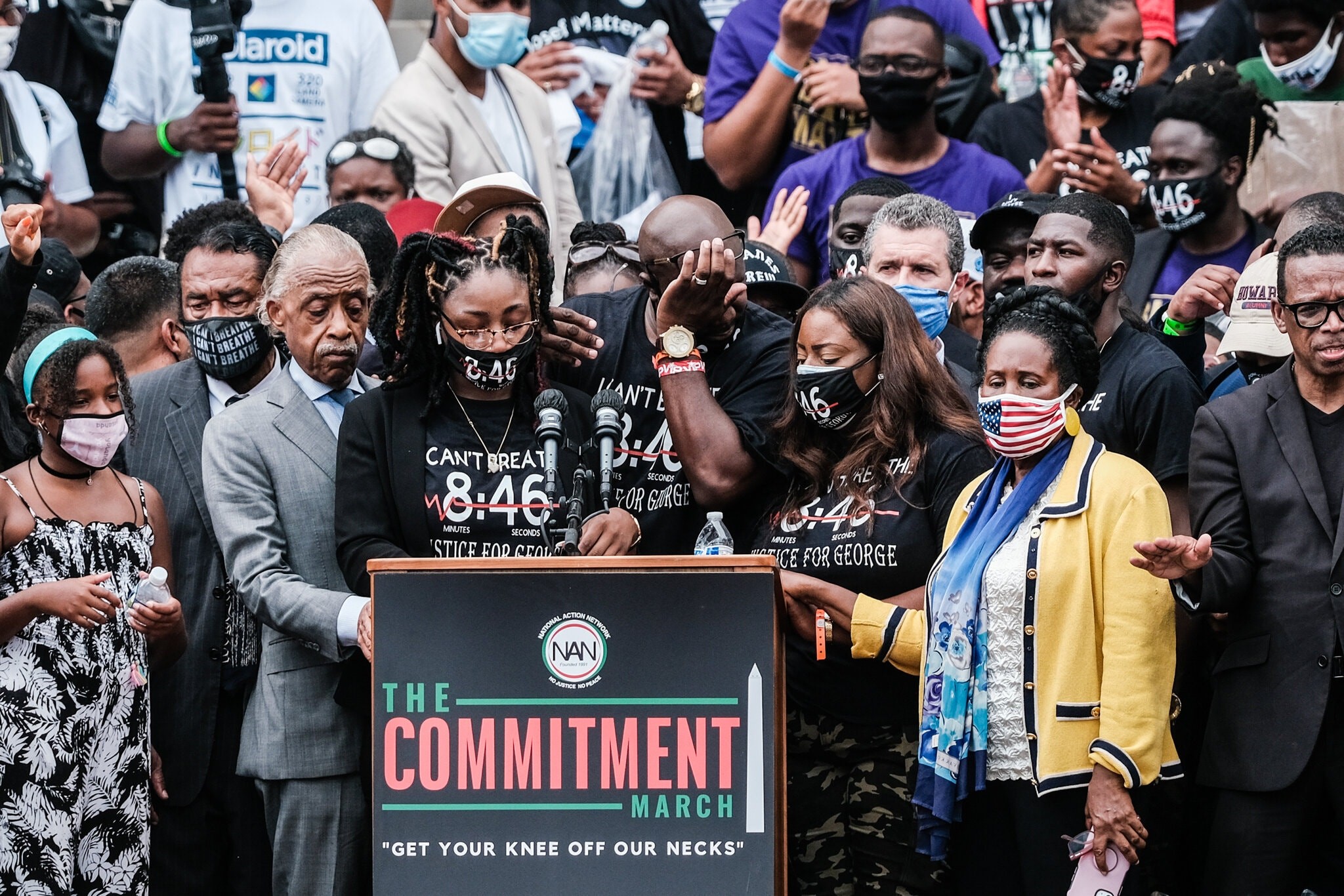 شقيق جورج فلويد أثناء إلقائه كلمة في ذكرى خطاب مارتن لوثر كينغ أمس الجمعة بالعاصمة واشنطن (نيويورك تايمز).jpg