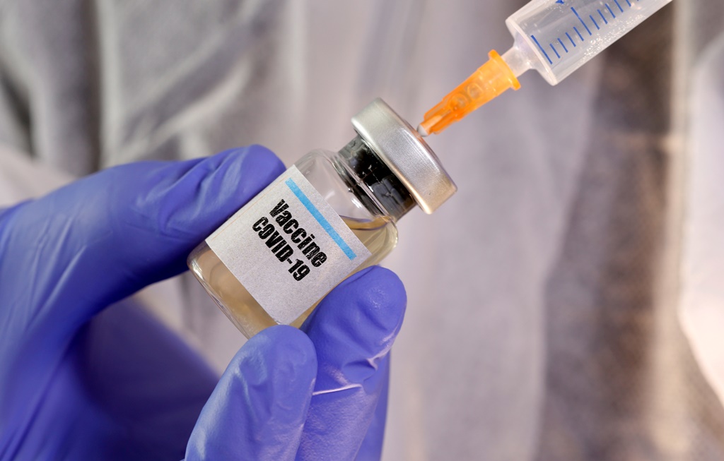 أكثر من 300 مختبر ومعهد بحثي يتسابقون لإيجاد اللقاح ضد فيروس كورونا (رويترز)