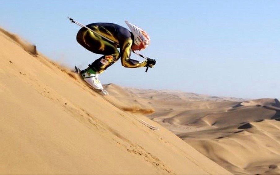 التزلج على الرمال خيار مناسب لعشاق المغامرة والتحدي (واس) 222.jpg