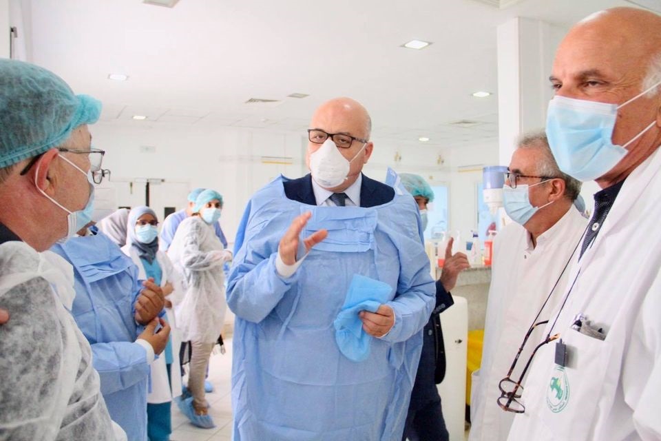 وزير الصحة فوزي مهدي في زيارة لاحدى المستشفيات،.jpg