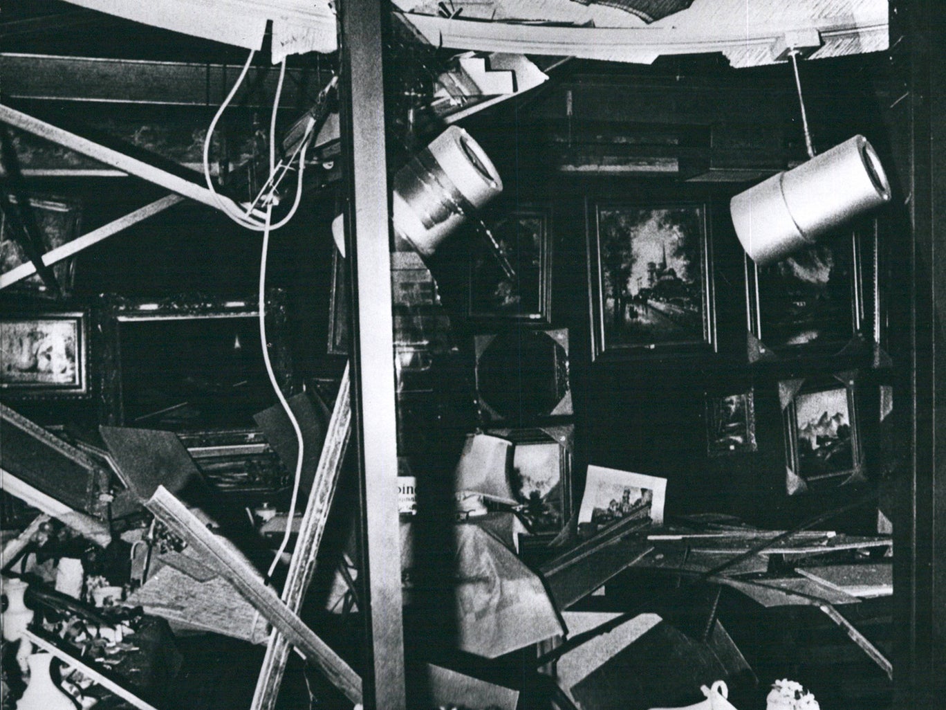 المقر الرئيس للفيلق الأميركي الخامس في فرانكفورت، بعد تفجير قنبلتين فيه