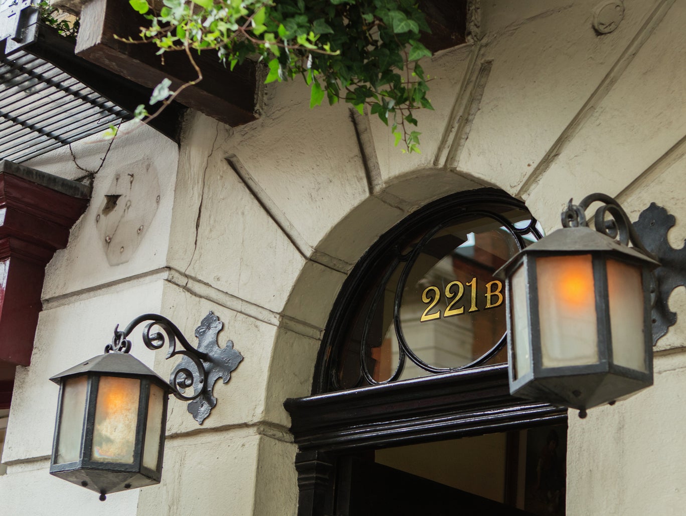 كشفت ملفات جهاز مكافحة الجرائم المالية أن "أتش أس بي سي" سمح لمحتالين بتحويل ملايين الدولارات حول العالم حتى بعدما علم بالاحتيال 