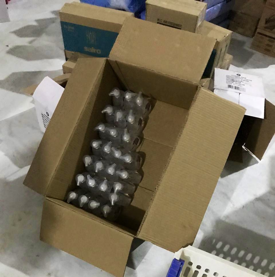 مستودع غير مرخص لتخزين المعقمات والقفازات لرفع سعرها (وزارة التجارة)٣.jpg