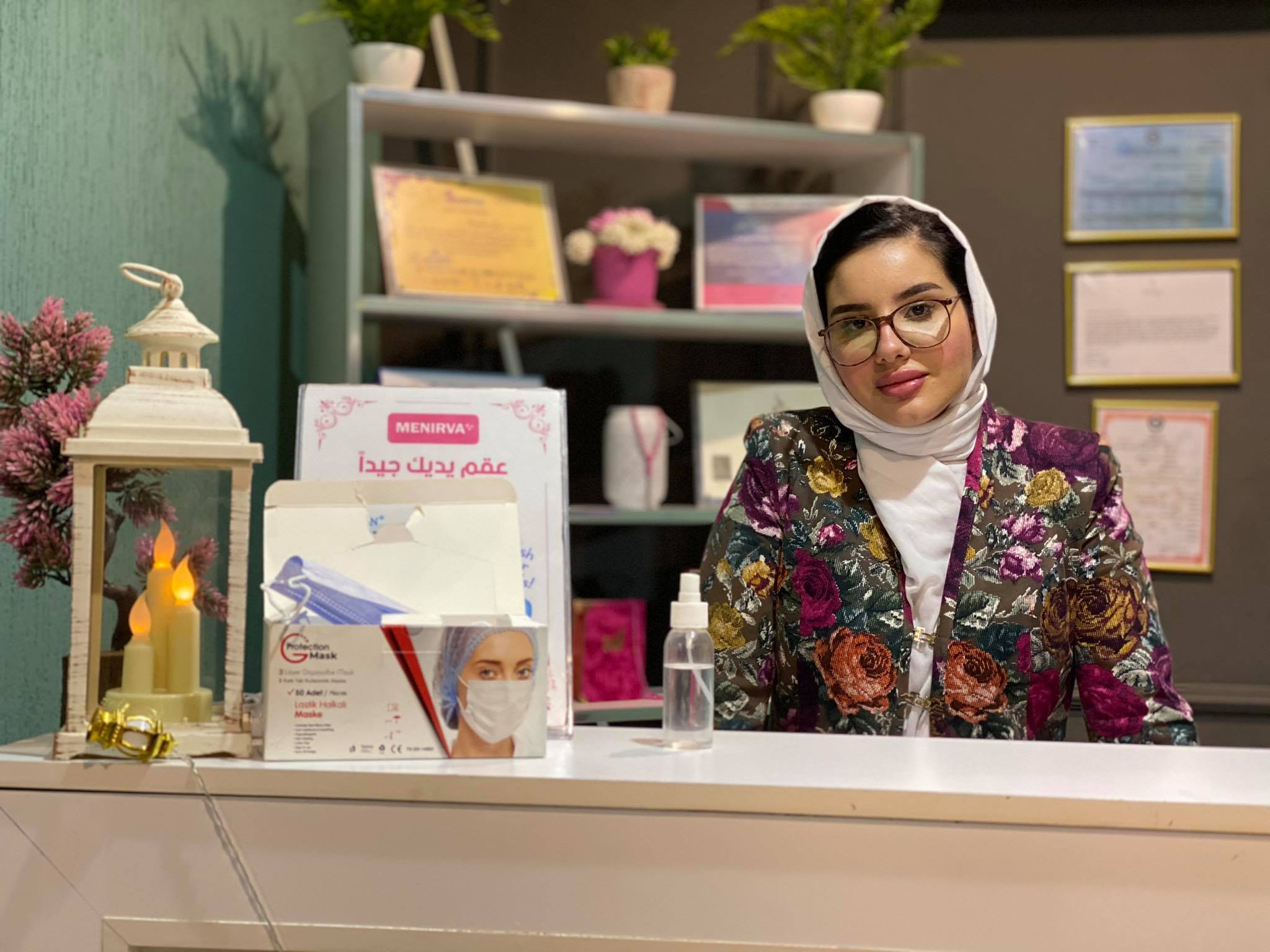 افتتحت مودة بوشناف مركزاً للتجميل والعناية بالمرأة (اندبندنت عربية)