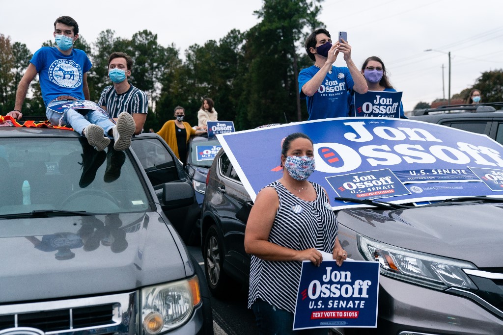 رغم انتهاء عمليات الاقتراع في كل الولايات الأميركية تشهد ولايات قليلة عمليات تصويت على منصب أعضاء مجلس النواب والشيوخ (أ ف ب) 